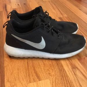 Women’s Nike Roshe One Tennis Shoes